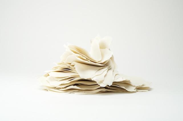 “In bianco”, mostra sulla ceramica d'arte italiana oggi