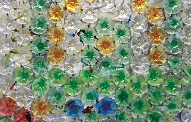 “Modulare lo scarto”, il riuso e il mosaico nell'opera di Enrica Borghi 