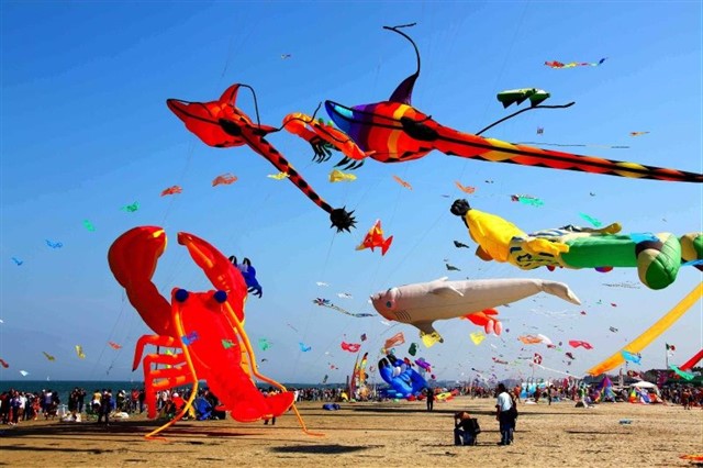ARTEVENTO FESTIVAL/ Aquiloni da tutto il mondo volano sulla spiaggia di Cervia