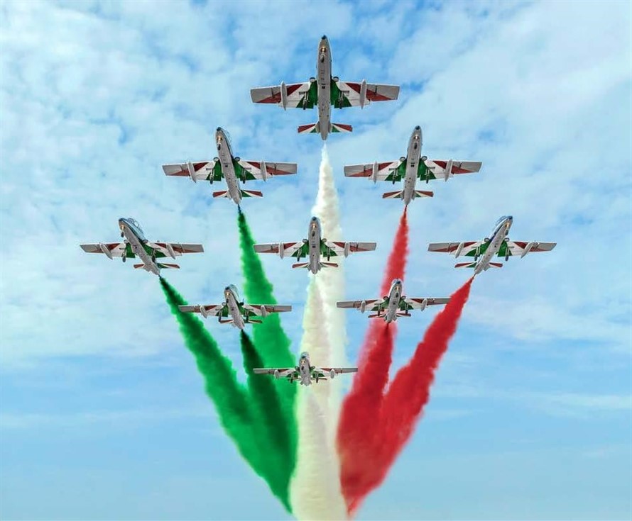 Le Frecce Tricolori nel cielo di Punta Marina, nave San Marco a Marina di Ravenna, voli in mongolfiera