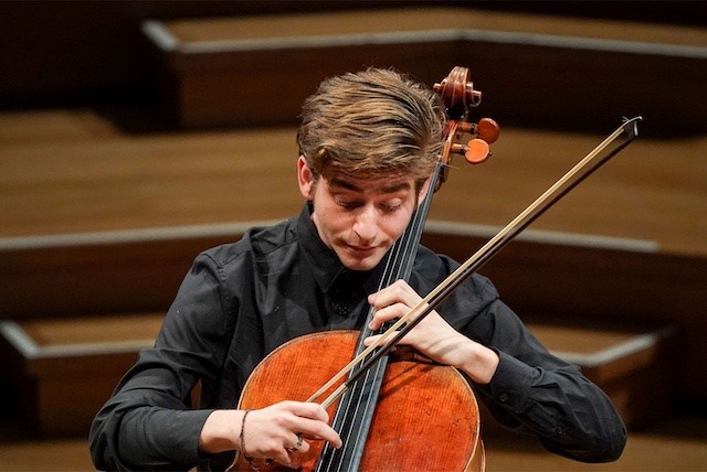 Le Suites per violoncello di Bach per la Young Musicians European Orchestra