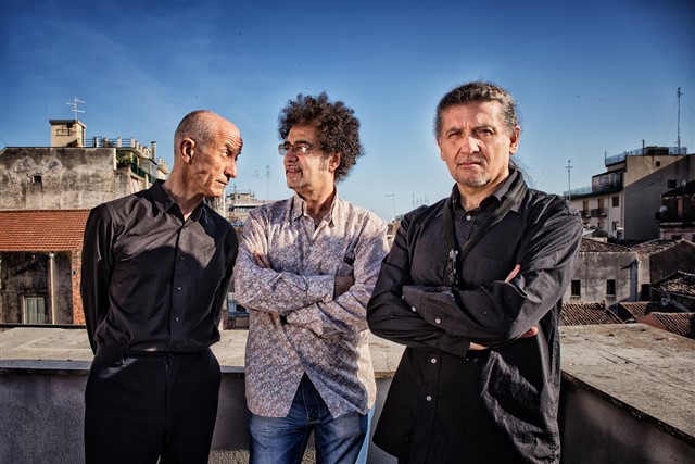 Lucio Dalla rivive con il trio Servillo, Girotto, Mangalavite