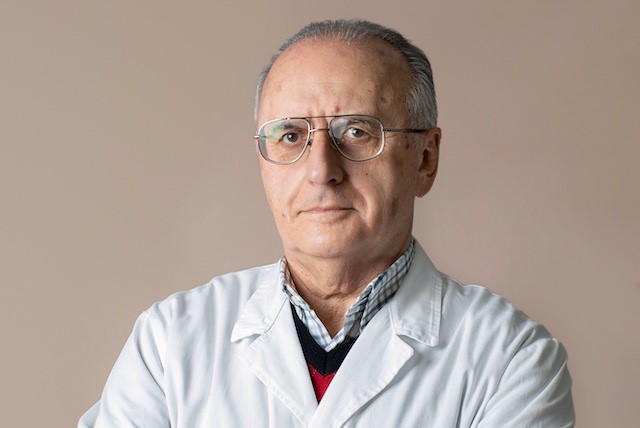 Medico e scrittore, Alfonso Zaccaria parla del suo libro “Muri di idee”