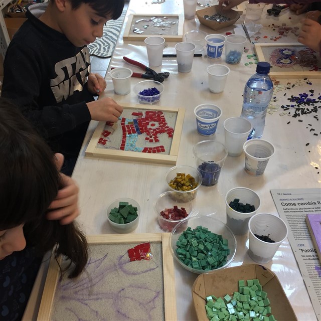 Mosaicando, laboratorio di mosaico