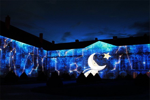 NATALE/ Ravenna in Luce, video mapping in piazza Kennedy