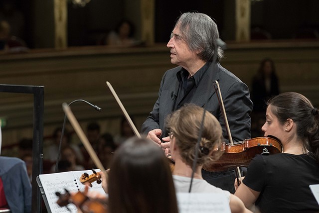 Riccardo Muti dirige 